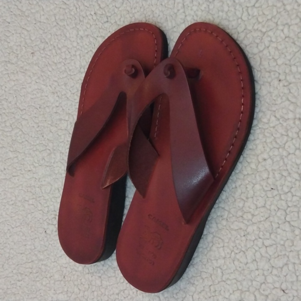 NWOT Camel Red/Brown Imported Leather Flip Flops/Sandals  US 10/10.5 = EU 44